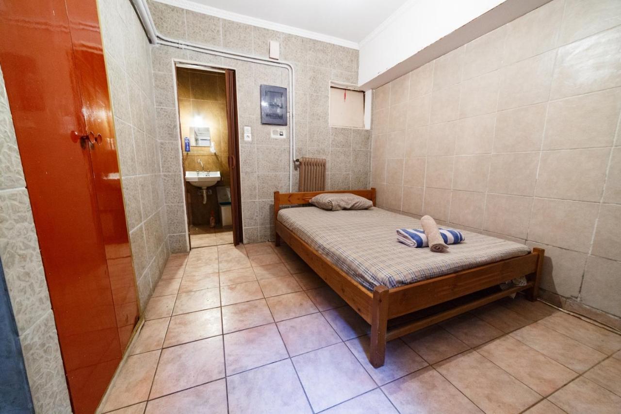 Private Flat For 2 Or 3 With Back Yard Near Exarhia Square And Archaelogical Museum Apartamento Atenas Exterior foto