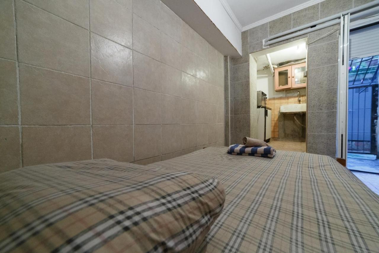 Private Flat For 2 Or 3 With Back Yard Near Exarhia Square And Archaelogical Museum Apartamento Atenas Exterior foto